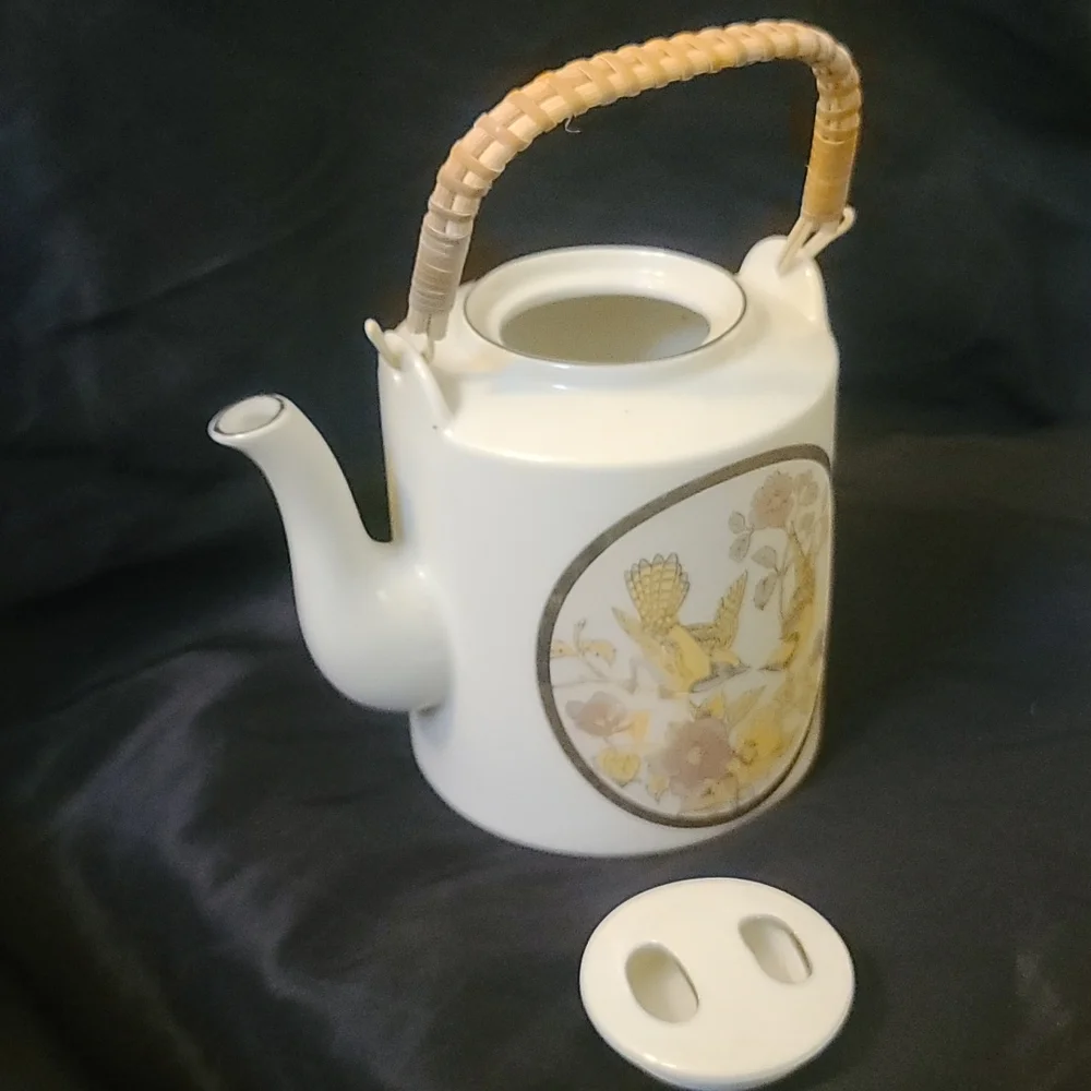 Japanese Ceramic Tea Pot  With Golden Birds & 24kt Details Wooden Handle - Picture 2 of 8